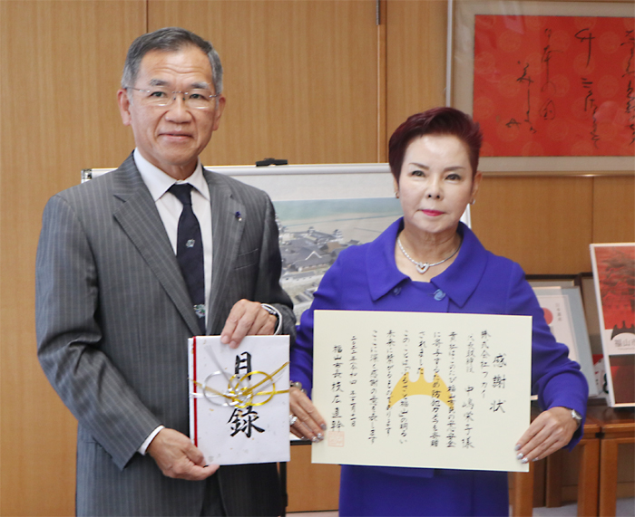 フカイが防犯カメラ寄贈 枝広福山市長から感謝状