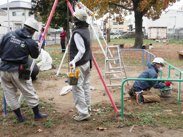 3公園で塗装奉仕 「いいいろ塗装の日」因み